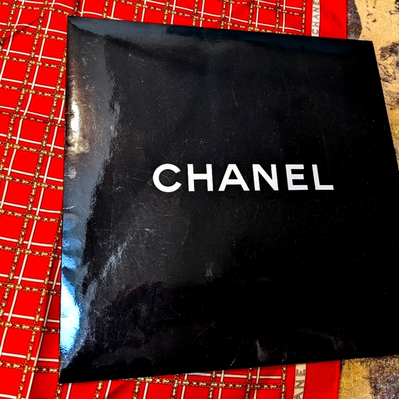 Chanel vintage 80's red silk scarf small, with original folio box chain pattern - Picture 1 of 7